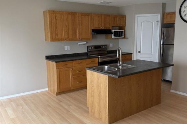 4pc Bathroom - 18 Sierra Avenue Sw, Medicine Hat, AB T1B0A5 Photo 5