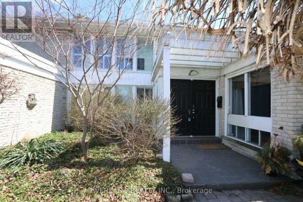18 Silvergrove Road, Toronto, ON, photo 2