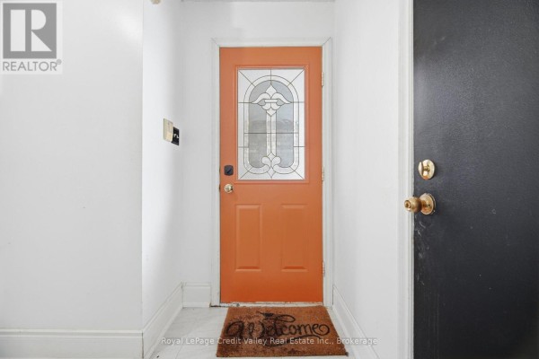 Bathroom - 18 Silverstream Road, Brampton, ON L6Z3W5 Photo 5