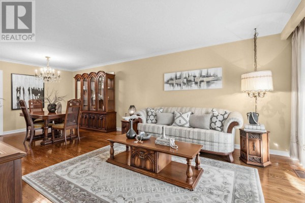 Kitchen - 18 Sorlyn Avenue, Toronto, ON M6L1H8 Photo 5