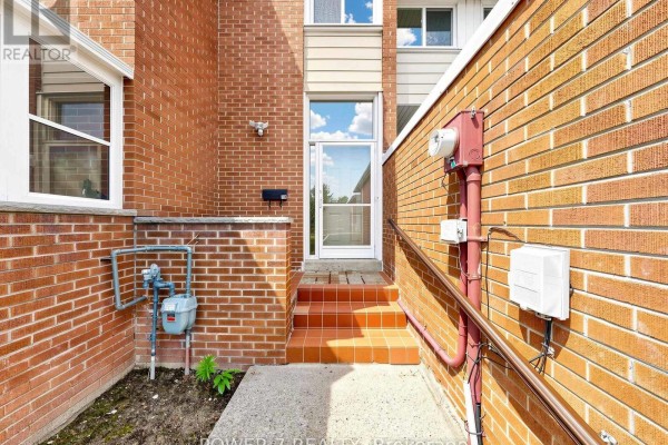 Kitchen - 18 Sprucewood Court, Toronto, ON M1W2K3 Photo 3