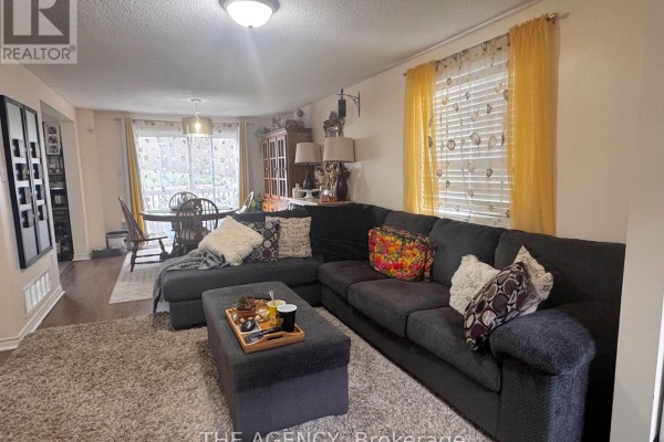 18 Srigley Street, Barrie, ON, photo 2