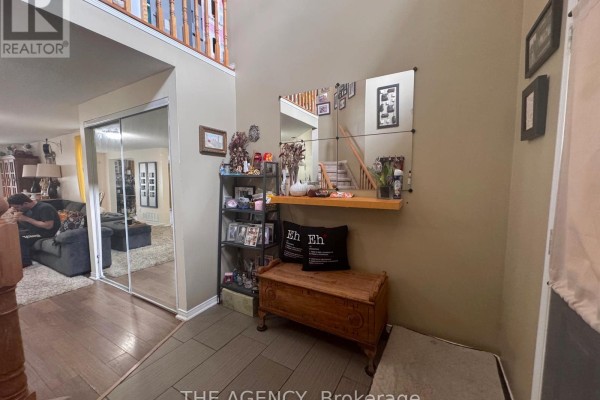 18 Srigley Street, Barrie, ON, photo 3