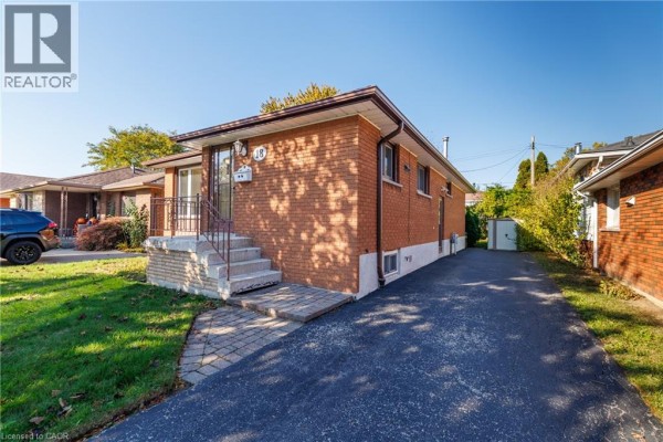 Laundry room - 18 Sycamore Street, Hamilton, ON L8T3N7 Photo 3