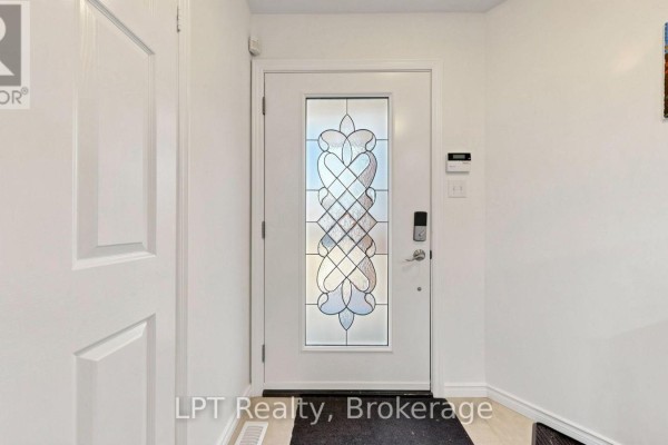 Bedroom 3 - 18 Tawn Crescent S, Ajax, ON L1Z1J1 Photo 3