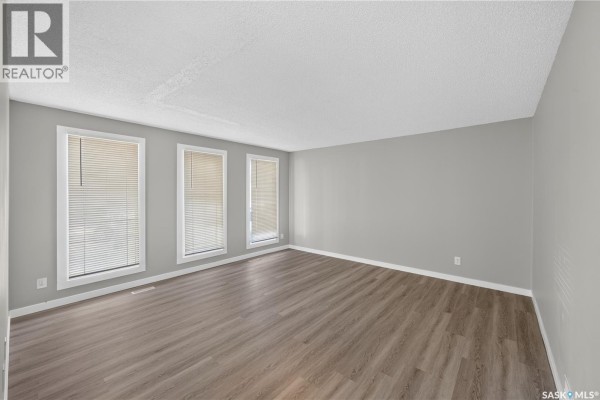 3pc Ensuite bath - 18 University Park Drive, Regina, SK S4V0C9 Photo 3