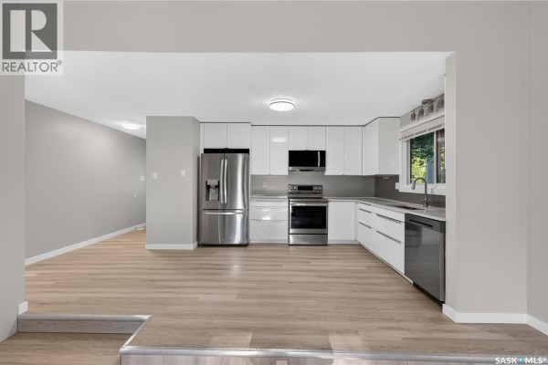 Kitchen - 18 University Park Drive, Regina, SK S4V0C9 Photo 5