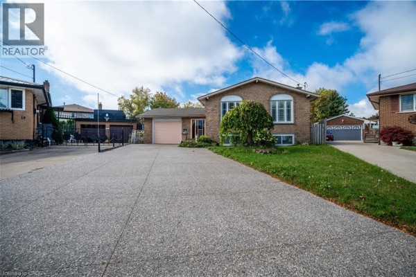 18 Villa Court, Hamilton, ON, photo 2