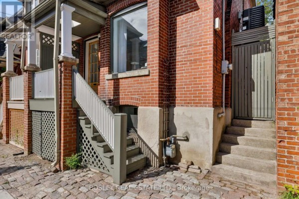 Kitchen - 18 Virtue Street, Toronto, ON M6R1C2 Photo 3