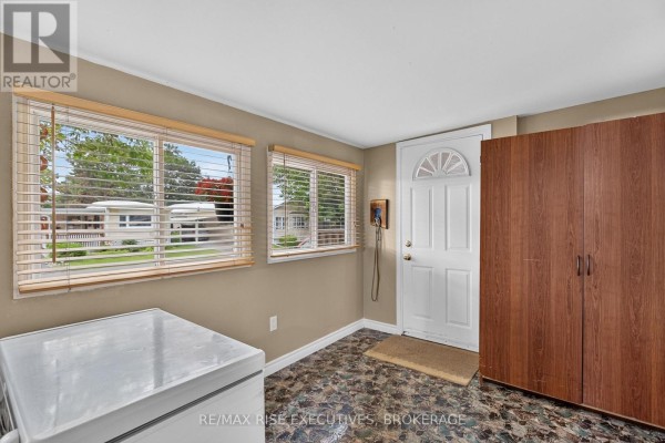 Primary Bedroom - 18 Wentworth Drive, Kingston, ON K7K5C9 Photo 4