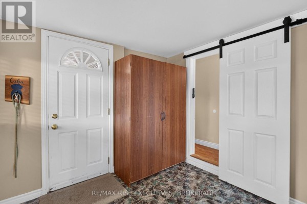 Bedroom 2 - 18 Wentworth Drive, Kingston, ON K7K5C9 Photo 5