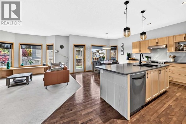 Pantry - 18 West Pointe Way, Cochrane, AB T4C0B9 Photo 5