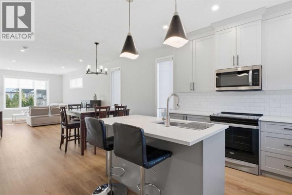 Foyer - 18 Willow Green Link, Cochrane, AB T4C2S8 Photo 3
