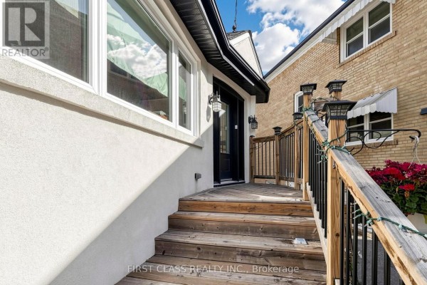 18 Yonge Boulevard, Toronto, ON, photo 2