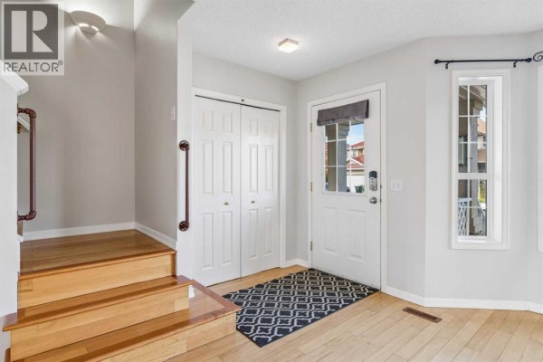 Living room - 180 Chaparral Ridge Circle Se, Calgary, AB T2X0Y2 Photo 4