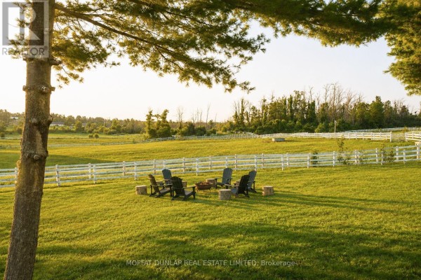 Family room - 180 Courtland Street, Ramara, ON L3V6H7 Photo 5