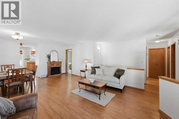 Dining room - 180 Doran Crescent, Red Deer, AB T4R2K3 Photo 5