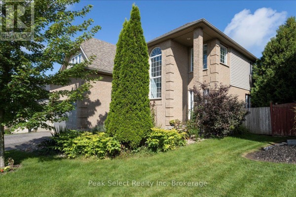 Living room - 180 Ridgewood Crescent, St  Marys, ON N4X1E8 Photo 2
