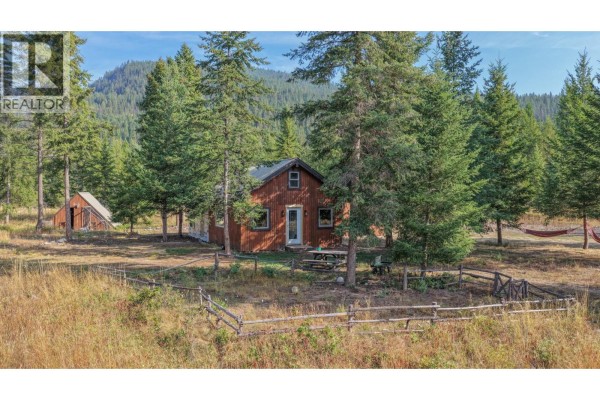 Recreation room - 180 Selkirk View Road, Edgewood, BC V0G1J0 Photo 2