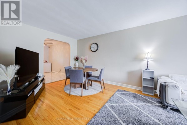 Living room - 180 Sherwood Avenue, Oshawa, ON L1G3L8 Photo 5