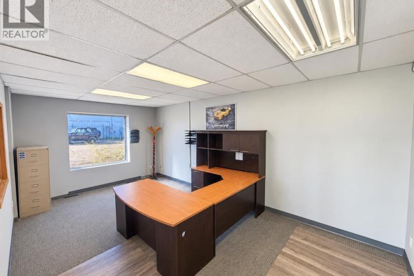 1800 49 Avenue, Red Deer, AB T4R2N7 Photo 3
