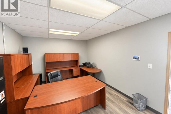 1800 49 Avenue, Red Deer, AB T4R2N7 Photo 4