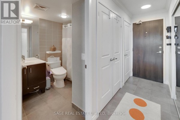 Kitchen - 1801 - 235 Sherway Gardens Road, Toronto, ON M9C0A2 Photo 4