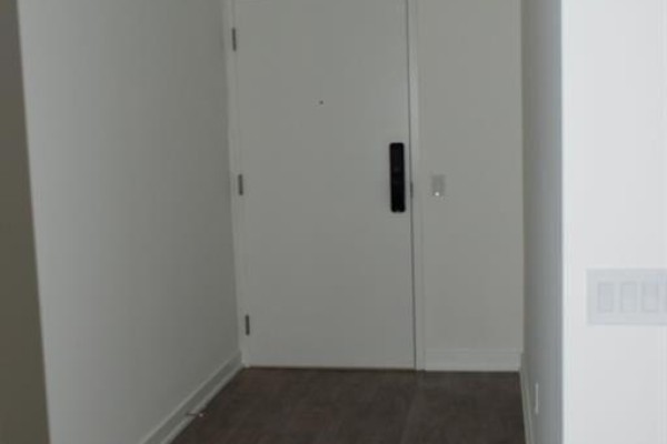 Living room - 1801 - 28 Ann Street, Mississauga, ON L5G0E1 Photo 4