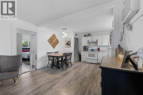 Living room - 1801 42a Street, Vernon, BC V1T7H3 Photo 5