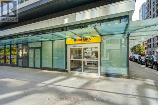 1802 - 77 Shuter Street, Toronto, ON, photo 3