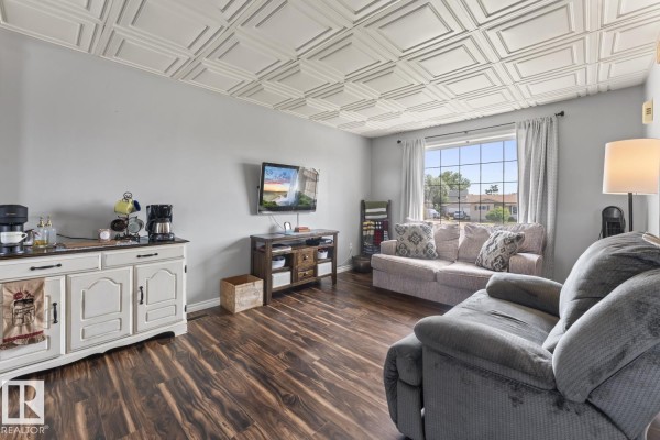 Living room - 1802 12 St, Cold Lake, AB T9M1L8 Photo 5