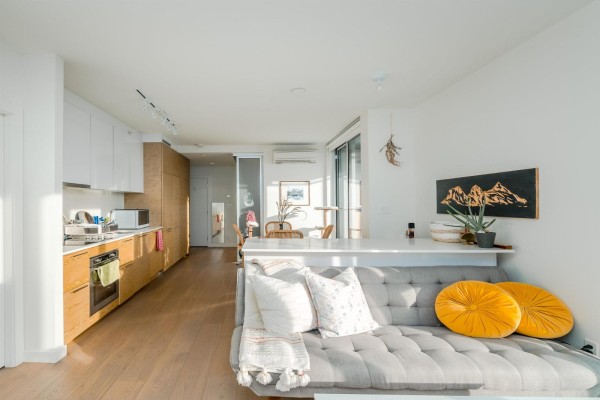 1802 13438 Central Avenue, Surrey, BC V3T0N2 Photo 3