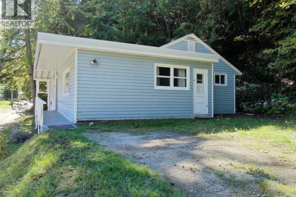 4pc Bathroom - 1802 Perrier Road, Nelson, BC V1L6Y8 Photo 3