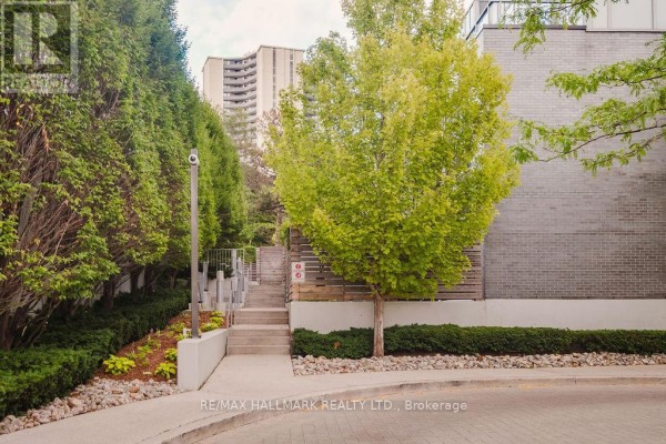 Primary Bedroom - 1803 - 18 Graydon Hall Drive, Toronto, ON M3A0A4 Photo 4