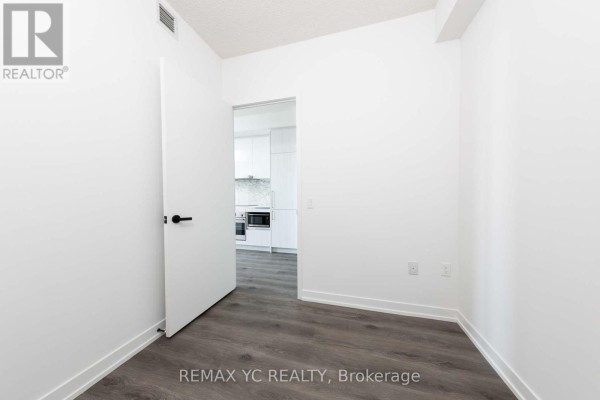 Kitchen - 1803 - 225 Commerce Street, Vaughan, ON L4K0R1 Photo 3