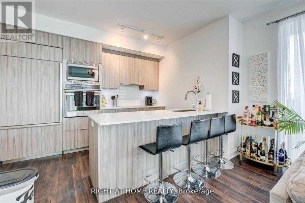 Kitchen - 1803 - 56 Annie Craig Drive, Toronto, ON M8V0C5 Photo 2