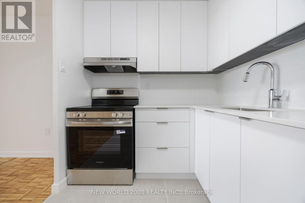 1804 - 101 Roehampton Avenue, Toronto, ON M4P2W2 Photo 5