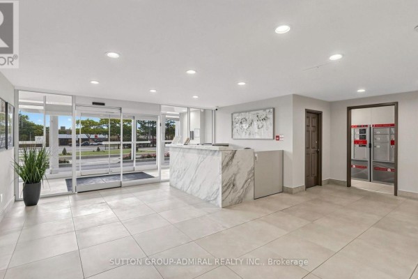 Kitchen - 1804 - 2550 Pharmacy Avenue, Toronto, ON M1W1H9 Photo 3