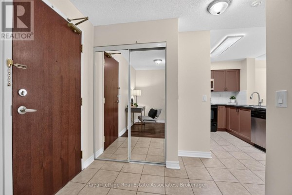 Dining room - 1804 - 5 Michael Power Place, Toronto, ON M9A0A3 Photo 3
