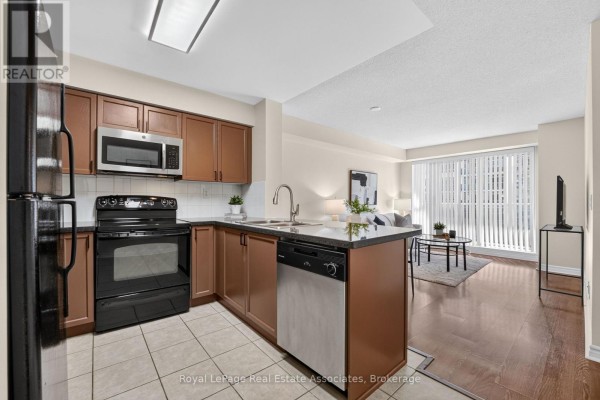 Living room - 1804 - 5 Michael Power Place, Toronto, ON M9A0A3 Photo 4