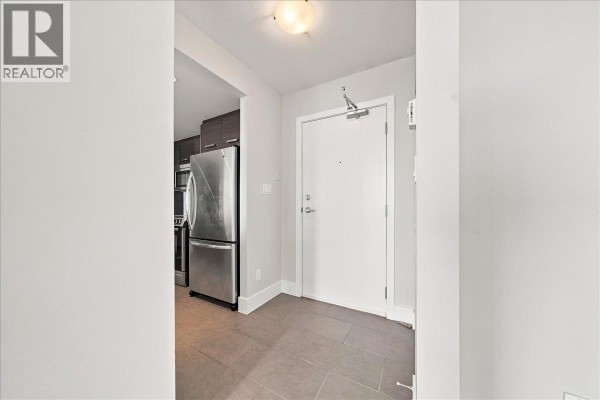1804 2959 Glen Drive, Coquitlam, BC V3B0B8 Photo 4
