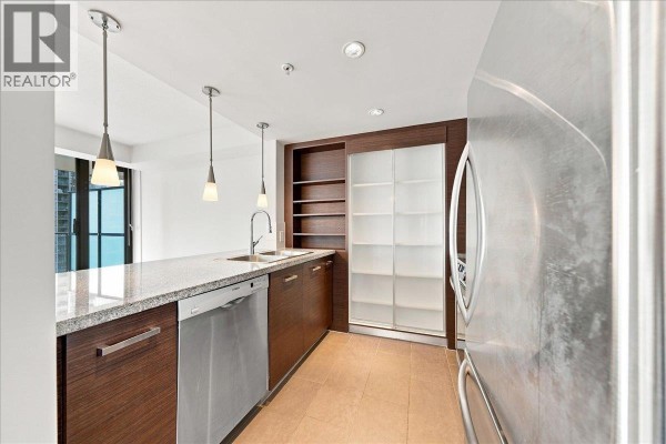 1804 2959 Glen Drive, Coquitlam, BC V3B0B8 Photo 5
