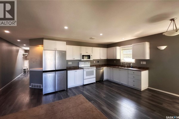 Kitchen - 1804 Belfast Avenue, Saskatoon, SK S7M0L8 Photo 5