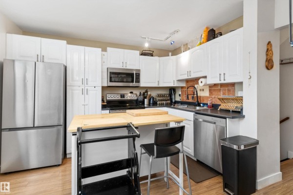 Kitchen - 18045 96 Av Nw, Edmonton, AB T5T2Z3 Photo 3