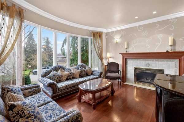 18048 99a Avenue, Surrey, BC V4N4V6 Photo 4