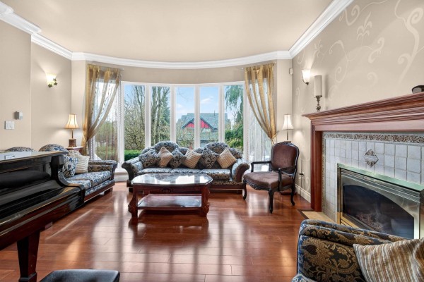 18048 99a Avenue, Surrey, BC V4N4V6 Photo 5