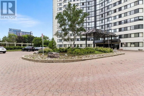 Living room - 1805 - 1360 Rathburn Road E, Mississauga, ON L4W4H4 Photo 2