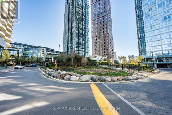 Living room - 1805 - 2908 Highway 7 Road, Vaughan, ON L4K0K5 Photo 2