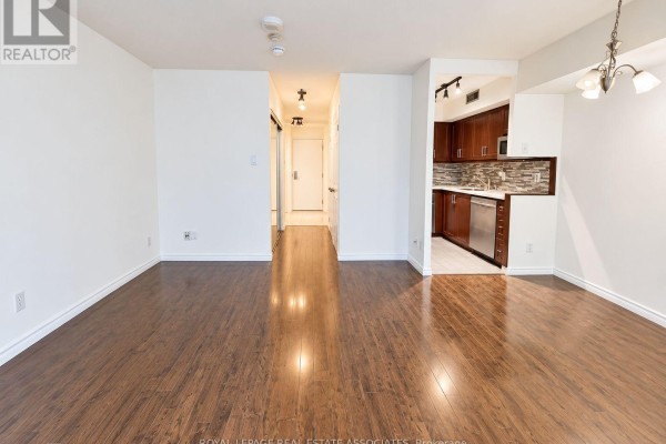 Kitchen - 1805 - 55 Centre Avenue, Toronto, ON M5G1R4 Photo 4