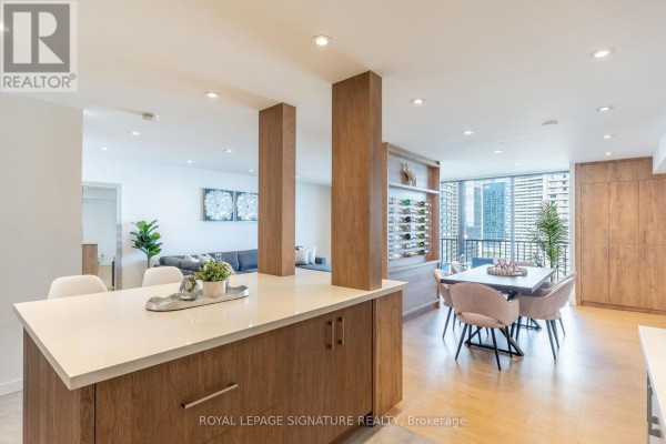Primary Bedroom - 1806 - 33 Harbour Square, Toronto, ON M5J2G2 Photo 4